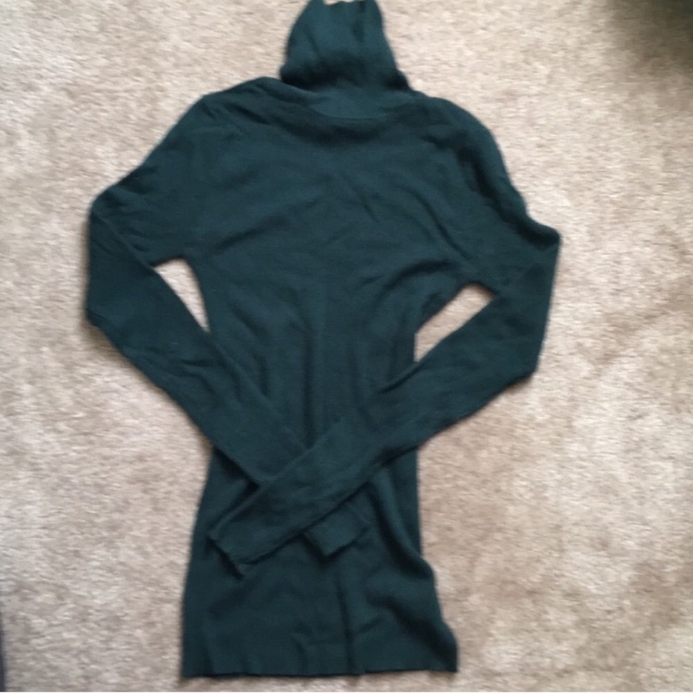 NWOT Express Emerald Green Turtleneck